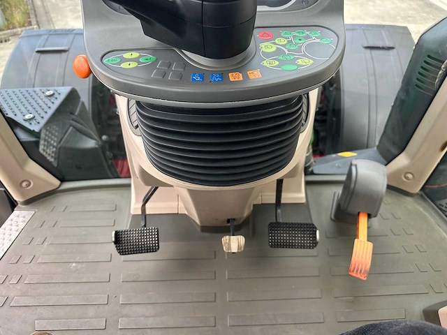 Fendt - 2019 - 718 vario - vierwielaangedreven landbouwtractor - afbeelding 41 van  48