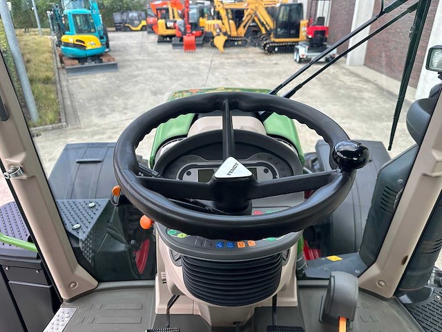 Fendt - 2019 - 718 vario - vierwielaangedreven landbouwtractor - afbeelding 42 van  48