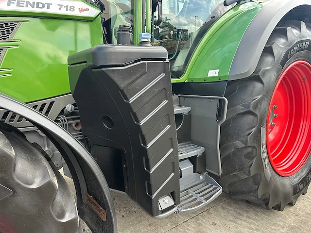 Fendt - 2019 - 718 vario - vierwielaangedreven landbouwtractor - afbeelding 7 van  66