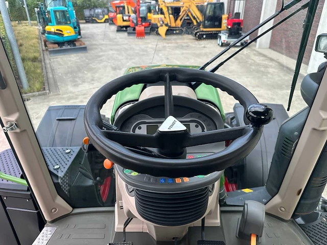 Fendt - 2019 - 718 vario - vierwielaangedreven landbouwtractor - afbeelding 37 van  66
