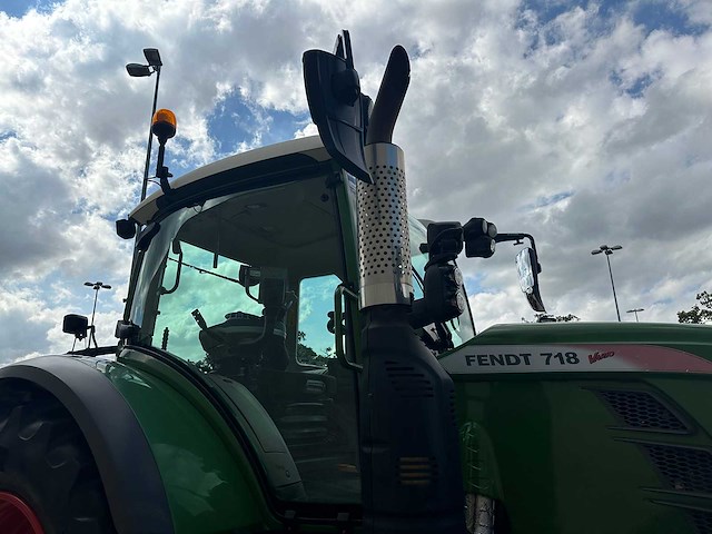 Fendt - 2019 - 718 vario - vierwielaangedreven landbouwtractor - afbeelding 32 van  36