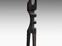 Ferdinand vonck (1921-2010), 'totem', wooden sculpture, signed and dated 1958 73 cm. (28.73 in.) - afbeelding 4 van  5