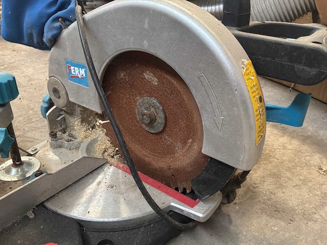 Ferm fkz210 afkortcirkelzaagmachine - afbeelding 1 van  1