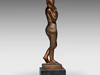 Fernand debonnaires (1907-1997), female nude standing, patinated bronze on a bluestone base the bronze: 38.5 cm. (15.16 in.), including the base: 44.5 cm. (17.51 in.) - afbeelding 5 van  8