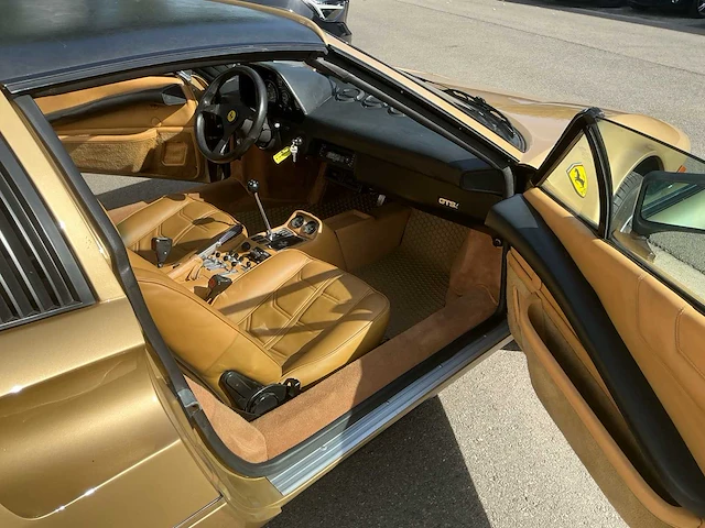 Ferrari 308 gts oldtimer - afbeelding 21 van  43