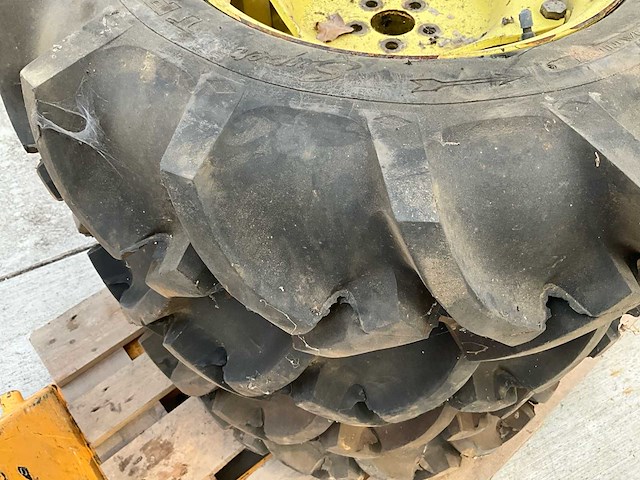 Ferrari 95/33 knicktractor + extra set banden - afbeelding 26 van  32