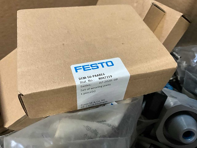 Festo cylinders, ventielen en diversen (139x) - afbeelding 11 van  13