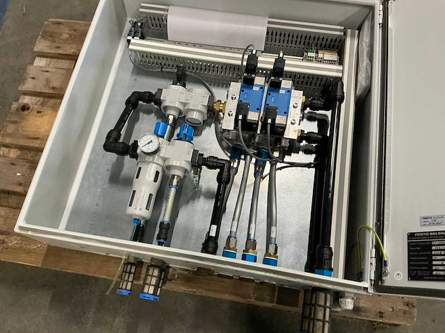 Festo pneumatische sturingskast - afbeelding 2 van  4
