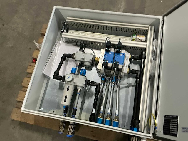 Festo pneumatische sturingskast - afbeelding 2 van  4