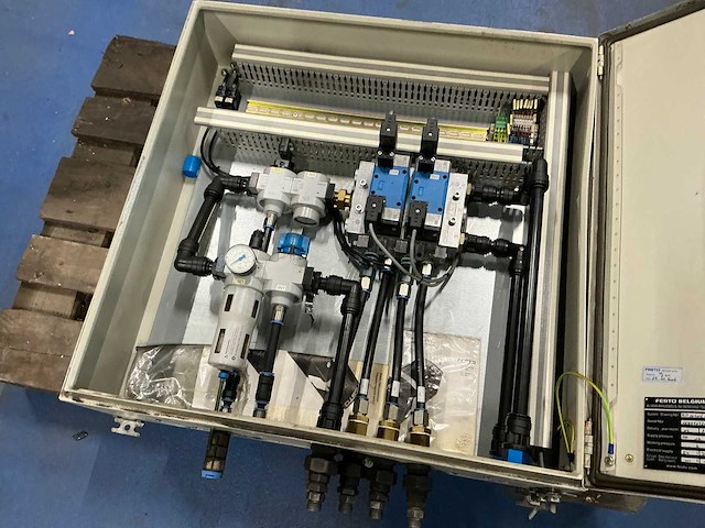 Festo pneumatische sturingskast - afbeelding 2 van  4