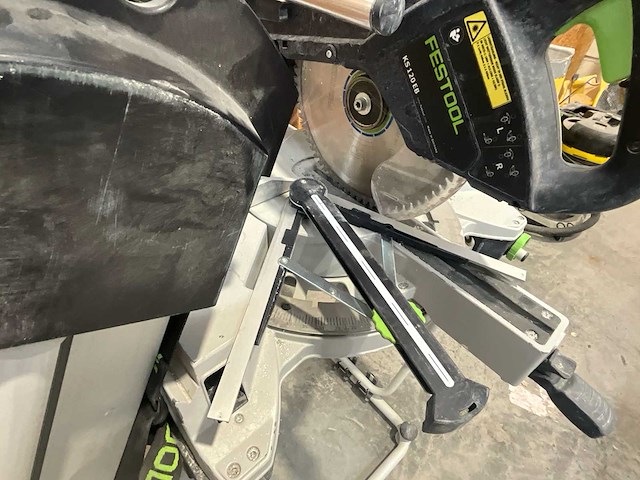 Festool ks 120 eb kapex verstekzaag met onderstel en geleiderail inclusief set handwerktuigen - afbeelding 10 van  11