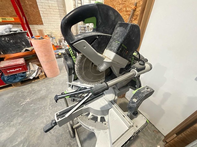 Festool ks 120 eb kapex verstekzaag met onderstel en geleiderail inclusief set handwerktuigen - afbeelding 2 van  5