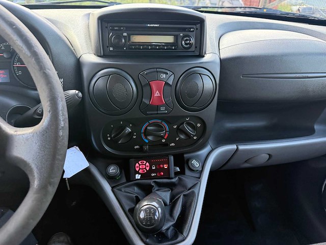 Fiat - 2010 - doblo - personenauto - afbeelding 17 van  28