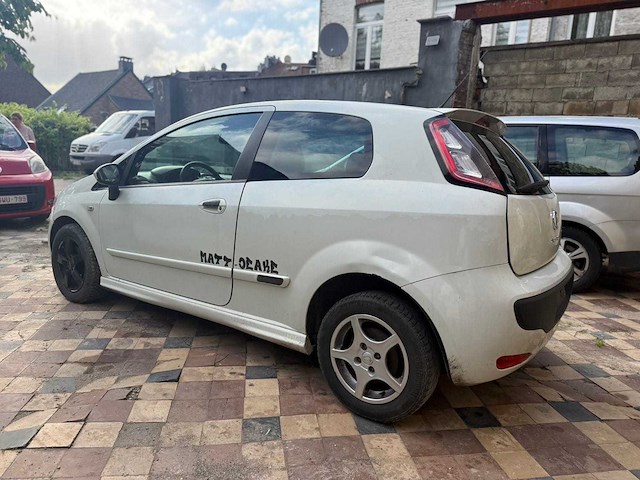Fiat - 2010 - punto - auto - afbeelding 2 van  3
