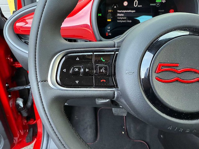Fiat - 2022 - 500 e - red - personenauto - afbeelding 2 van  17