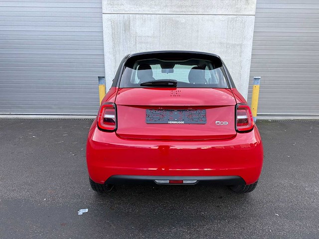 Fiat - 2022 - 500 e - red - personenauto - afbeelding 12 van  17