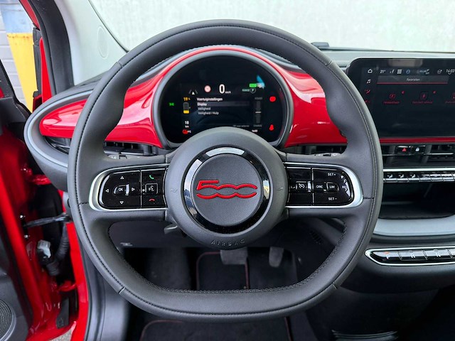 Fiat - 2022 - 500 e - red - personenauto - afbeelding 17 van  17