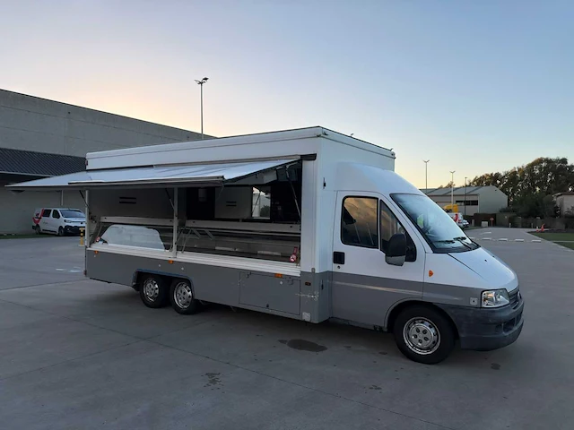 Fiat - ducato - marktkraam - foodtruck - afbeelding 12 van  66