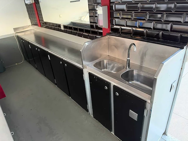 Fiat - ducato - marktkraam - foodtruck - afbeelding 30 van  66