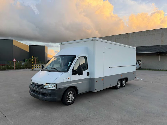 Fiat - ducato - marktkraam - foodtruck - afbeelding 65 van  66