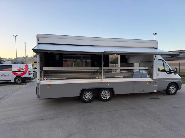Fiat - ducato - marktkraam - foodtruck - afbeelding 39 van  66