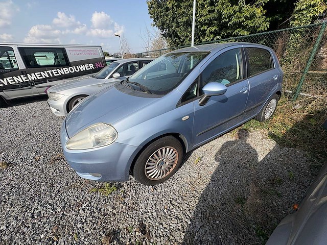 Fiat - grande punto - 1.4-16v dynamic - car - 2006 - afbeelding 1 van  13