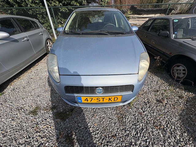 Fiat - grande punto - 1.4-16v dynamic - car - 2006 - afbeelding 6 van  13