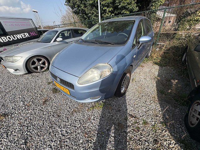 Fiat - grande punto - 1.4-16v dynamic - car - 2006 - afbeelding 7 van  13