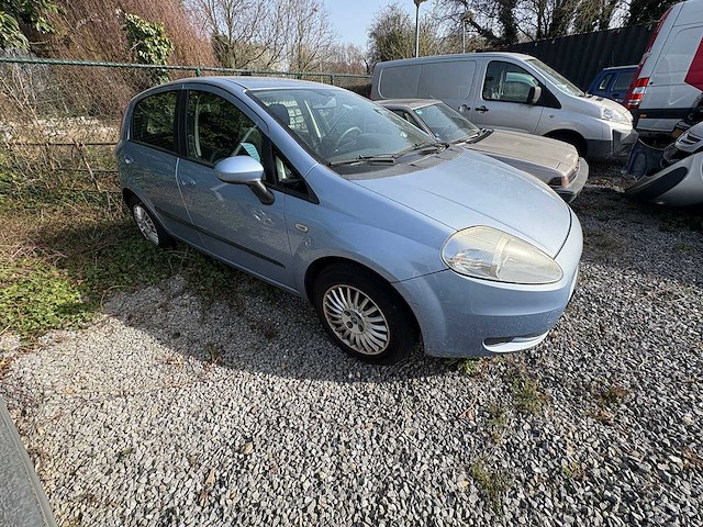 Fiat - grande punto - 1.4-16v dynamic - car - 2006 - afbeelding 13 van  13