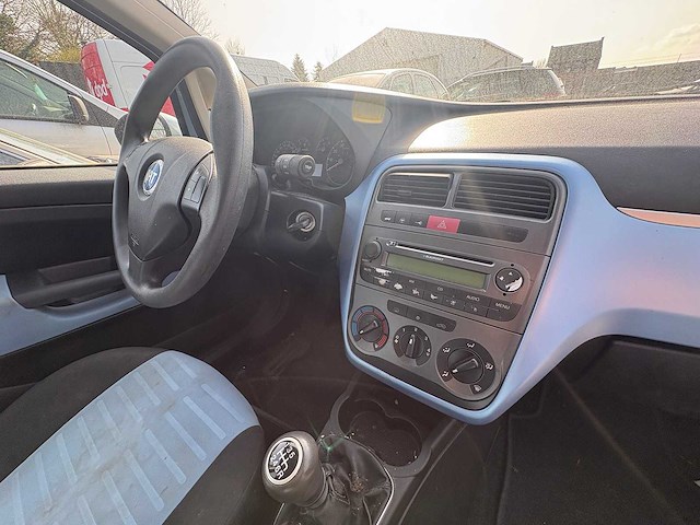 Fiat - grande punto - 1.4-16v dynamic - car - 2006 - afbeelding 9 van  13