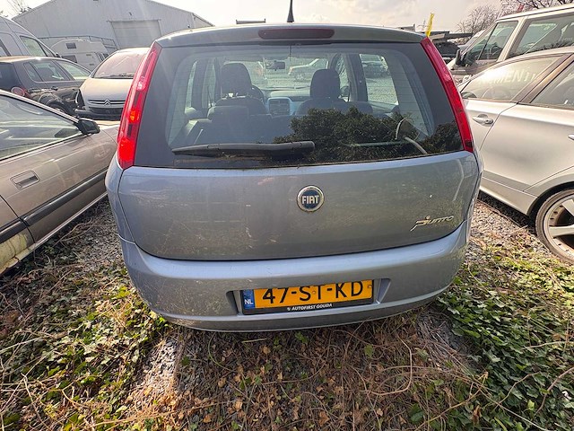 Fiat - grande punto - 1.4-16v dynamic - car - 2006 - afbeelding 5 van  7