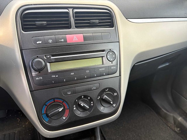 Fiat - grande punto - 1.4 sportsound - car - 2006 - afbeelding 7 van  16