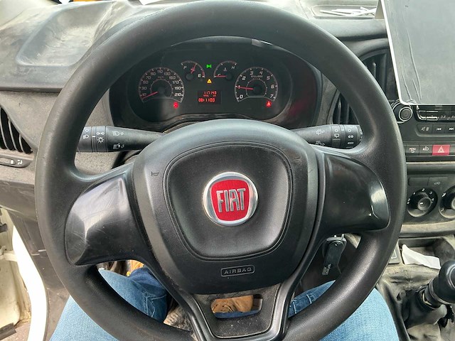 Fiat doblo lichte vrachtwagen - afbeelding 2 van  10