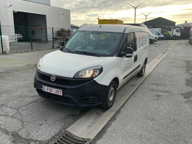 Fiat doblo lichte vrachtwagen - afbeelding 1 van  10
