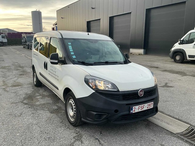 Fiat doblo lichte vrachtwagen - afbeelding 7 van  10
