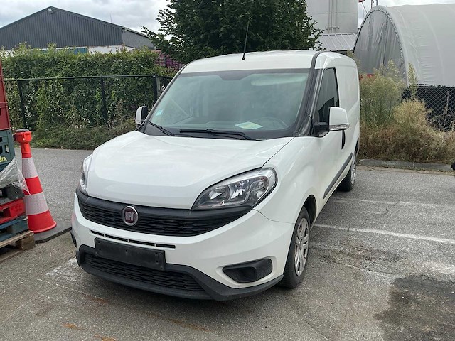 Fiat doblo lichte vrachtwagen - afbeelding 1 van  11