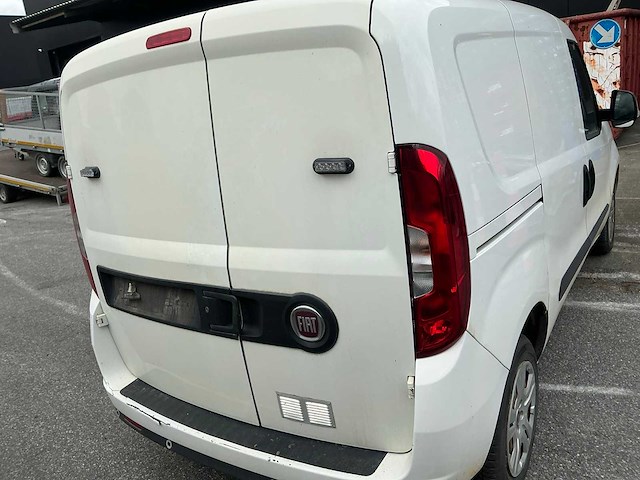 Fiat doblo lichte vrachtwagen - afbeelding 8 van  11
