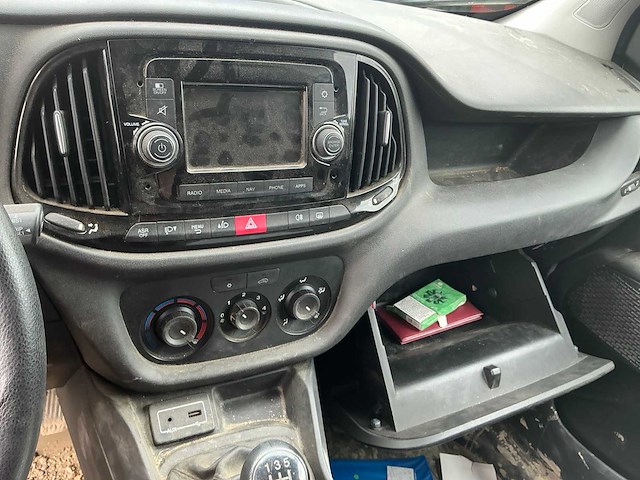 Fiat doblo lichte vrachtwagen - afbeelding 9 van  11