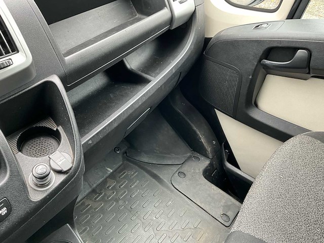 Fiat ducato 2.3 multijet bedrijfswagen - 3 pers - airco -dakrails - afbeelding 44 van  57