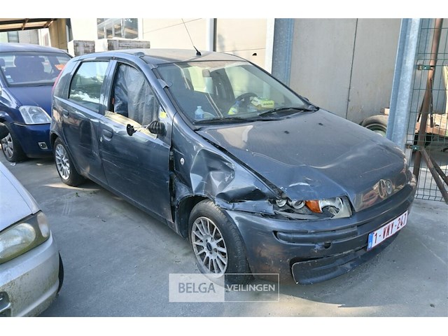 Fiat punto, enkel voor vergunninghouders en erkende centra voor verschroting - afbeelding 1 van  9