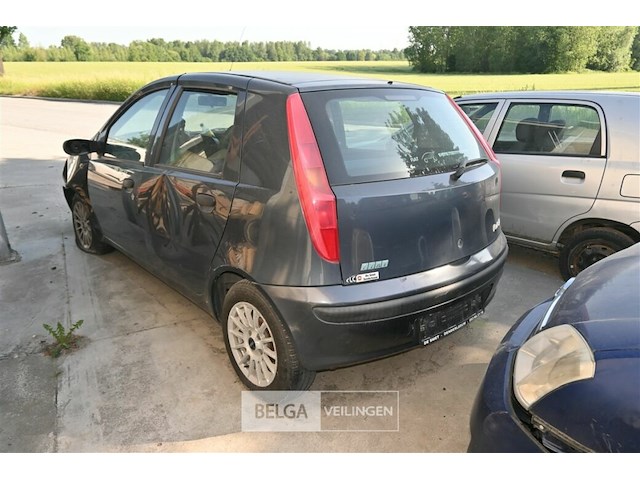 Fiat punto, enkel voor vergunninghouders en erkende centra voor verschroting - afbeelding 6 van  9
