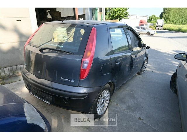 Fiat punto, enkel voor vergunninghouders en erkende centra voor verschroting - afbeelding 7 van  9
