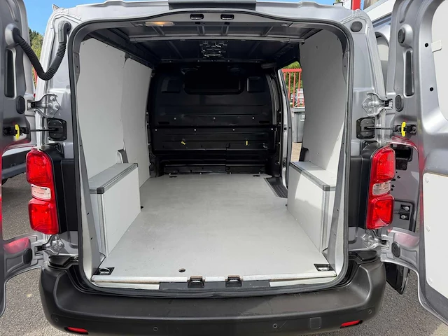 Fiat scudo van - 2,0 diesel 145 pk – 2024 – 172.911 km – handgeschakelde versnellingsbak - afbeelding 14 van  22