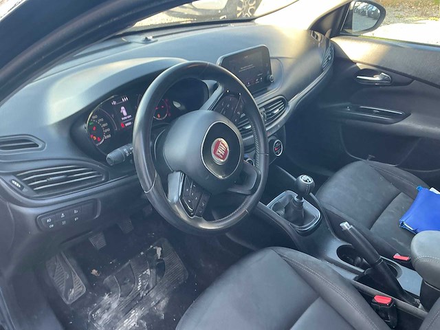Fiat tipo personenauto - afbeelding 1 van  9