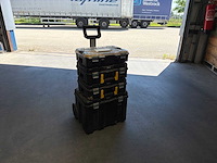 Fieldpiece vp87 8 cfm dual stage vacuümpomp incl. toebehoren en opbergkoffers - afbeelding 2 van  6