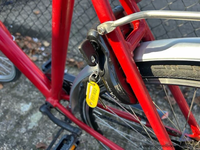Fiets, met sleutel, nummer 701-932 - afbeelding 2 van  3