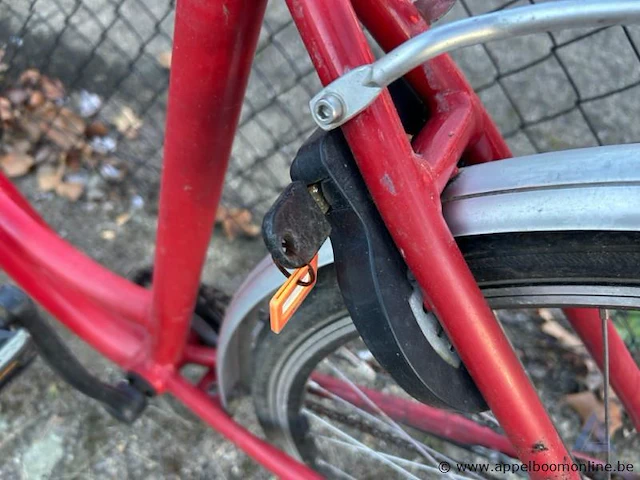 Fiets,met sleutel, nummer 69 - afbeelding 2 van  3