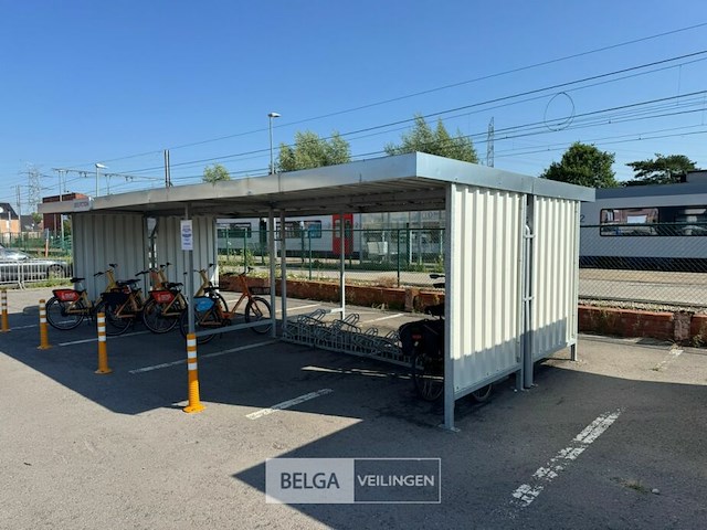 Fietsoverkapping l860 cm incl 2 fietsrekken - afbeelding 2 van  4