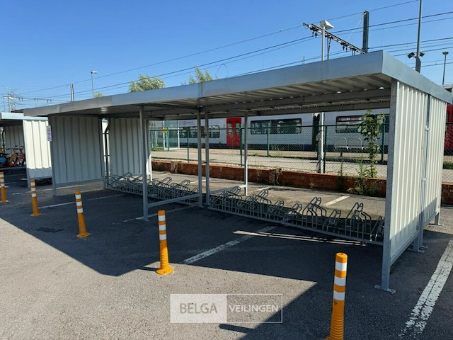 Fietsoverkapping l860 cm incl 4 fietsrekken - afbeelding 2 van  4