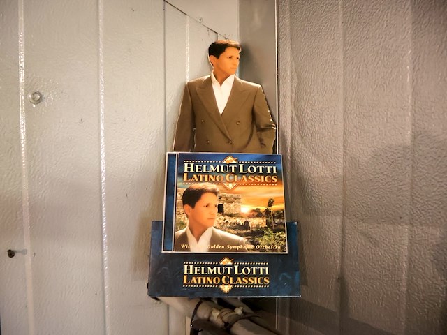 Figuur helmut lotti (x3) - afbeelding 4 van  4